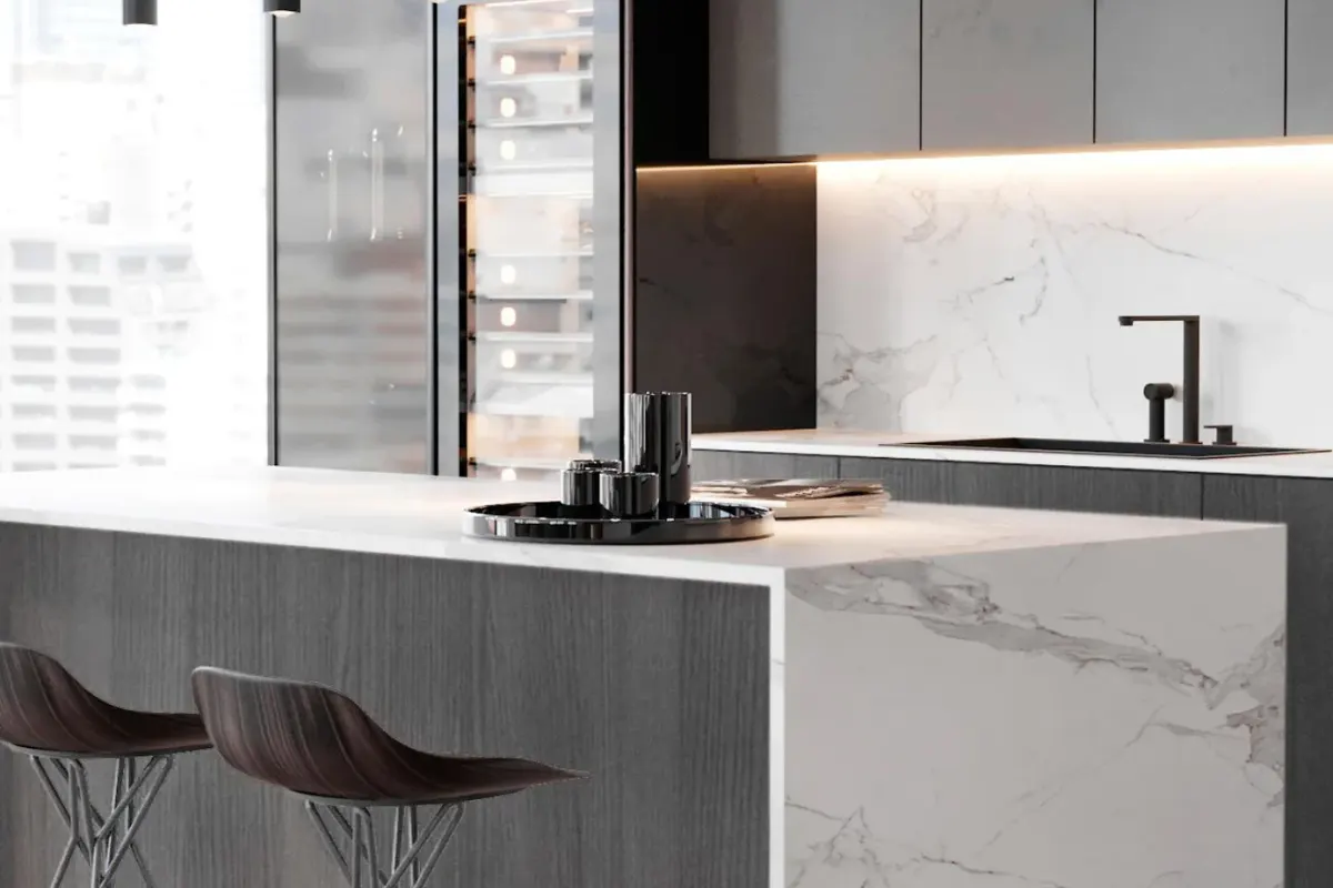 Cocina con isla y piso de porcelanato símil mármol blanco