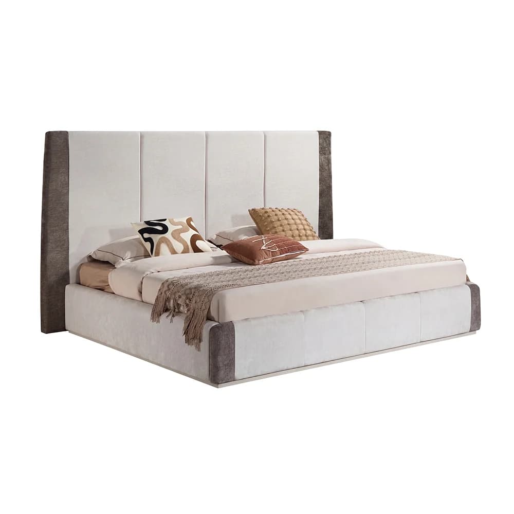 Cama tapizada con respaldo de paneles verticales y laterales en contraste